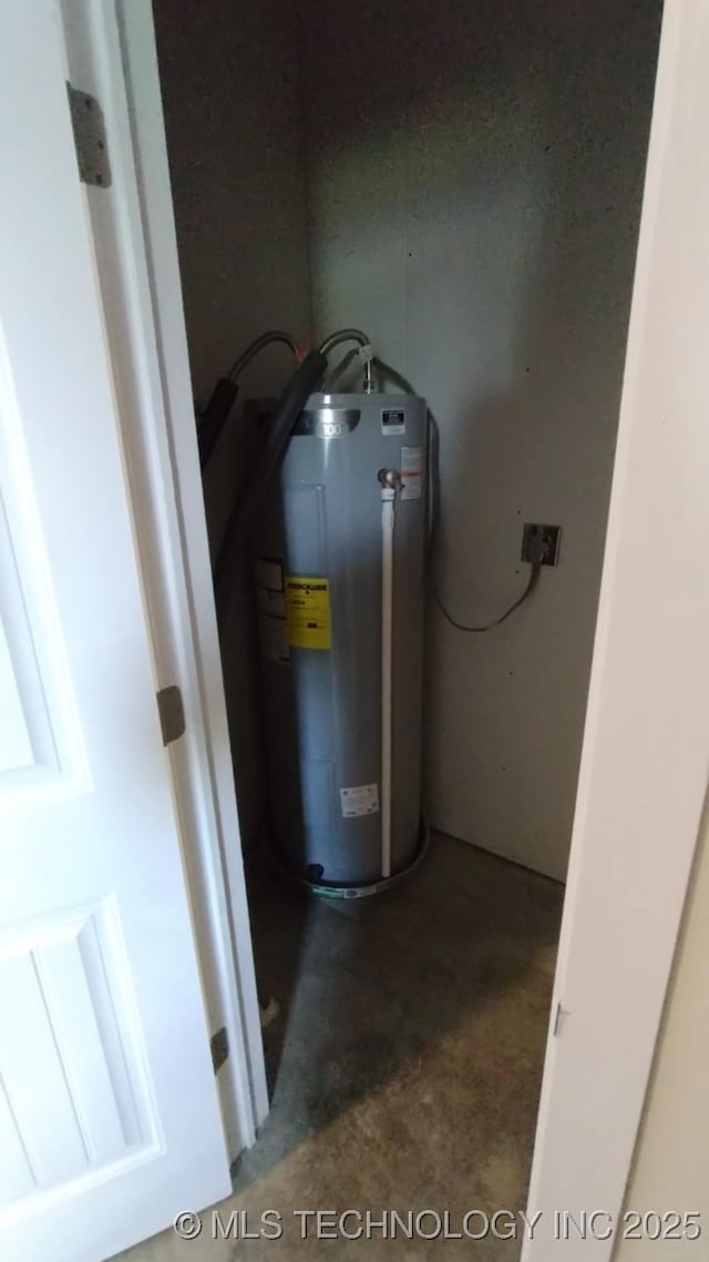 21316 County Road 502, Colcord, OK 74338 - utilities featuring water heater