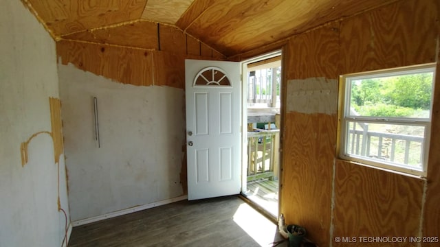 21316 County Road 502, Colcord, OK 74338 - foyer with wood finished floors and vaulted ceiling