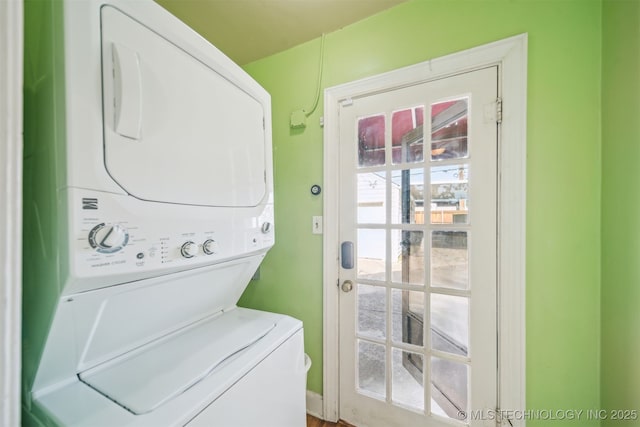 1731 S Florence Pl, Tulsa, OK 74104 - washroom featuring laundry area and stacked washer and clothes dryer