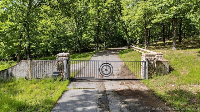 E 304 Road, Grove, OK 74344