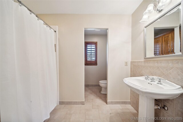 5263 Oak Leaf Dr, Tulsa, OK 74131 - full bathroom with toilet and baseboards