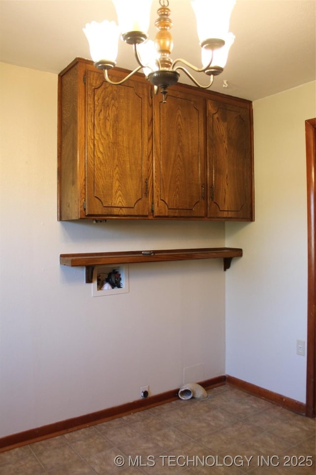 611 Kali Inla, Hartshorne, OK 74547 - clothes washing area featuring cabinet space, a chandelier, baseboards, and washer hookup