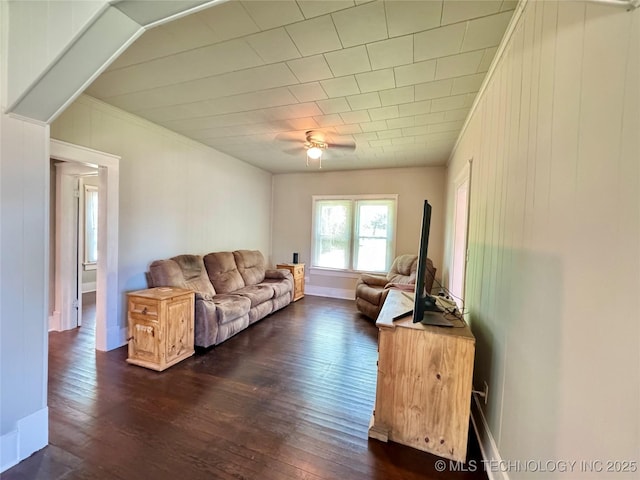 living area with crown molding, ceiling fan, dark wood-style flooring, and baseboards