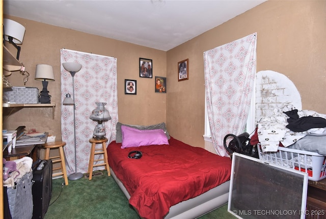 bedroom with carpet flooring