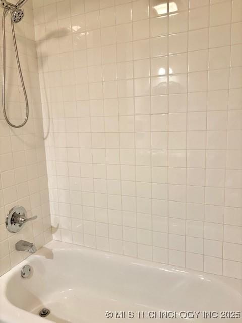 bathroom featuring shower / bathtub combination