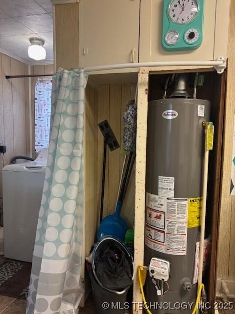 utility room with water heater and washer / clothes dryer