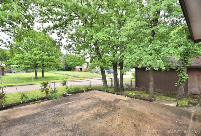 view of yard featuring a patio