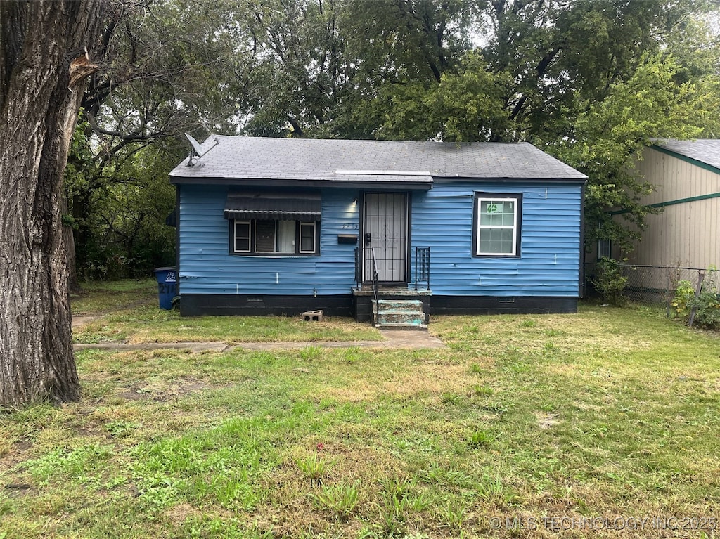 2413 N Yorktown Ave, Tulsa, OK 74110 - view of front of house featuring crawl space and roof with shingles