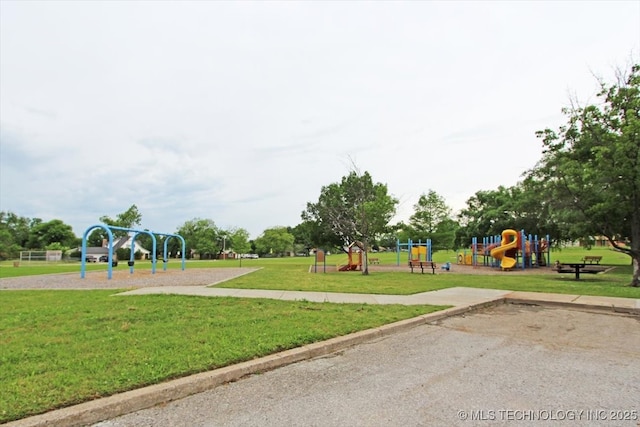 view of community featuring a yard