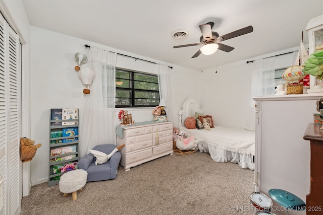 bedroom with carpet flooring, a ceiling fan, and a closet