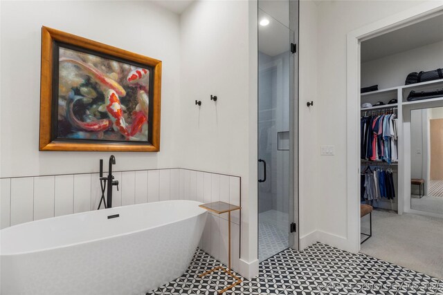 6038 E 119th Pl, Tulsa, OK 74137 - full bath with a soaking tub, a stall shower, and a spacious closet