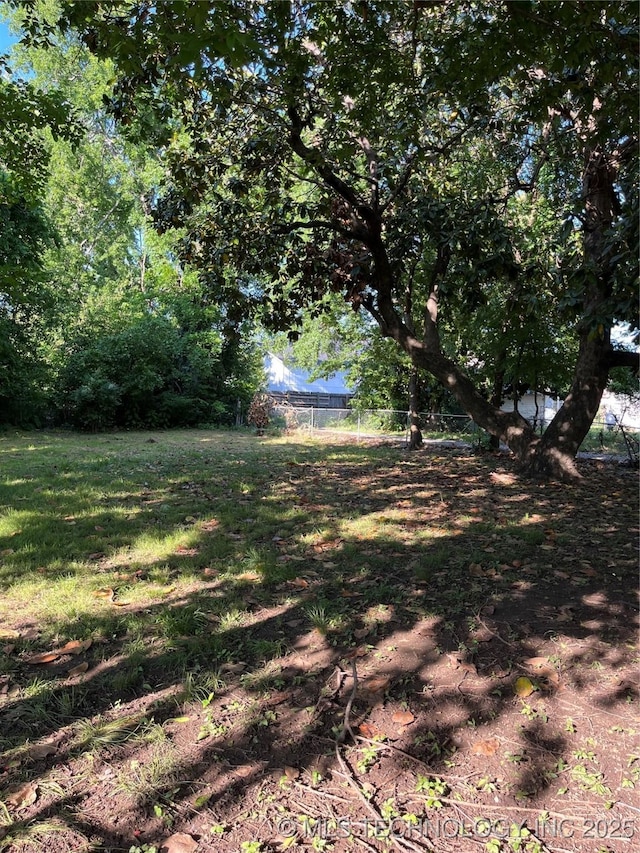 918 W Cedar St, Durant, OK 74701 - view of yard with fence