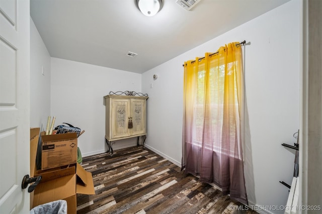 6019 E 620th Rd W, Locust Grove, OK 74352 - unfurnished room featuring dark wood finished floors