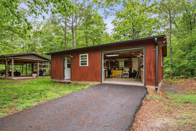 6019 E 620th Rd W, Locust Grove, OK 74352 - view of outdoor structure featuring a garage and asphalt driveway