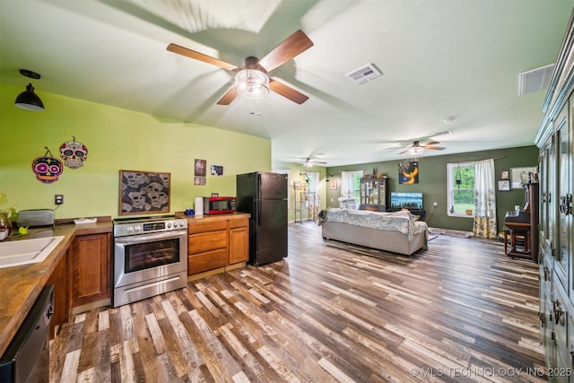 6019 E 620th Rd W, Locust Grove, OK 74352 - living room with ceiling fan and wood finished floors