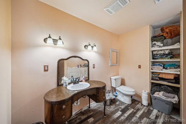 6019 E 620th Rd W, Locust Grove, OK 74352 - bathroom with toilet, wood finished floors, vanity, and washer / clothes dryer
