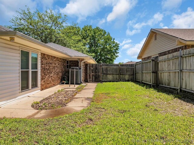 1205 Beaverly, Ardmore, OK 73401 - view of yard with cooling unit