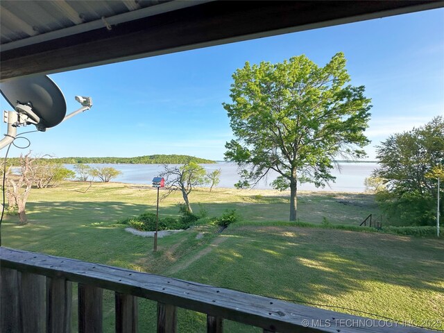 114537 Spring Creek Rd, Eufaula, OK 74432 - view of green lawn featuring a water view