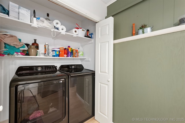 1014 SE 3rd St, Wagoner, OK 74467 - laundry area with separate washer and dryer and wood finished floors