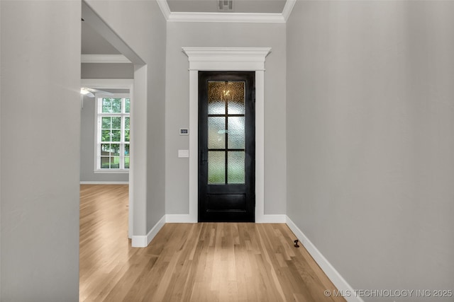 foyer entrance with light wood-style floors, crown molding, baseboards, and a ceiling fan