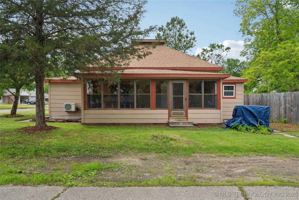 200 E Young St, Morris, OK 74445 - photo 1
