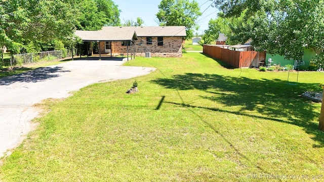 917 Fairway, Sulphur, OK 73086 - view of yard with driveway