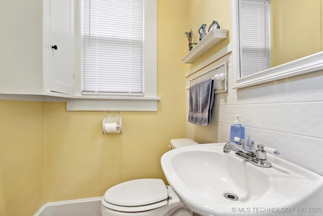 bathroom featuring a sink and toilet