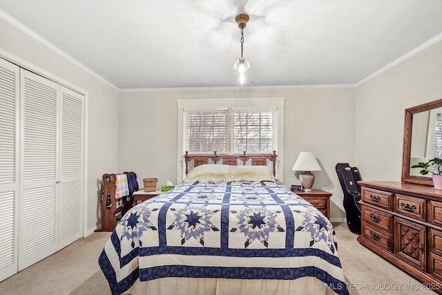 1032 E Mcleod Ave, Sapulpa, OK 74066 - bedroom with light carpet, crown molding, and a closet