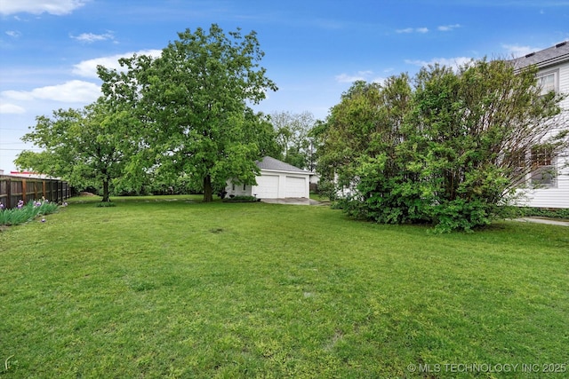 1032 E Mcleod Ave, Sapulpa, OK 74066 - view of yard with a detached garage