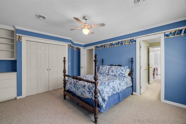 3112 Shore Dr, Grove, OK 74344 - carpeted bedroom featuring a textured ceiling, ceiling fan, a closet, baseboards, and crown molding