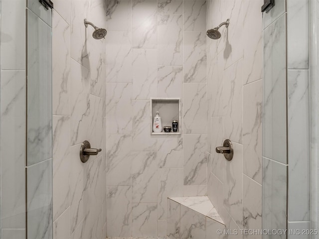 full bathroom featuring tiled shower
