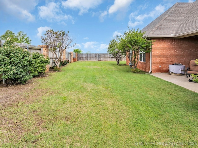 813 Franklin, Ardmore, OK 73401 - view of yard with a patio area