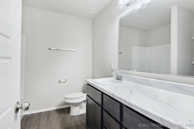 7535 E 158th St S, Bixby, OK 74008 - full bath featuring wood finished floors, vanity, toilet, and baseboards