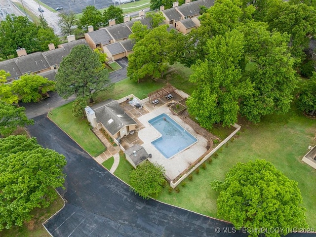 aerial perspective of suburban area featuring a pool
