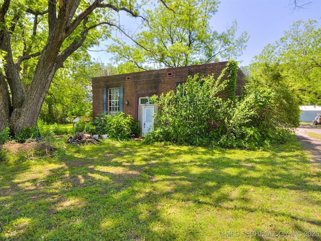 2831 S 24th St W, Muskogee, OK 74401 - view of front of house with brick siding and a front yard