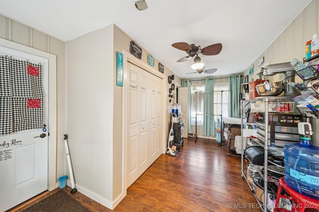 entrance foyer featuring a ceiling fan, dark wood finished floors, and baseboards