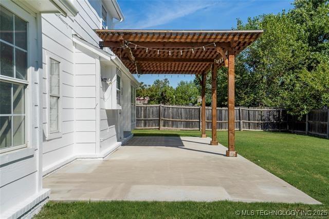 view of patio featuring a pergola