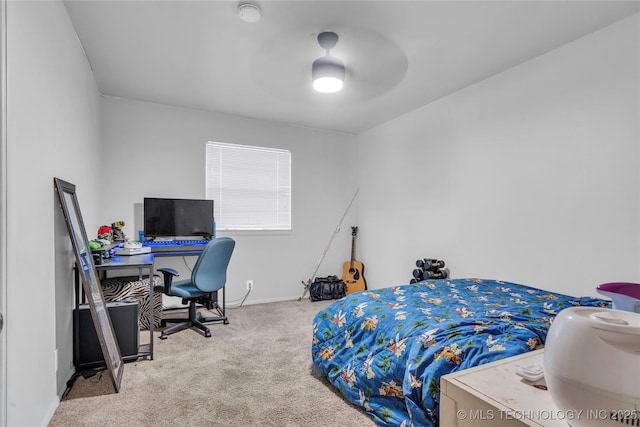 bedroom with carpet floors, a desk, baseboards, and ceiling fan