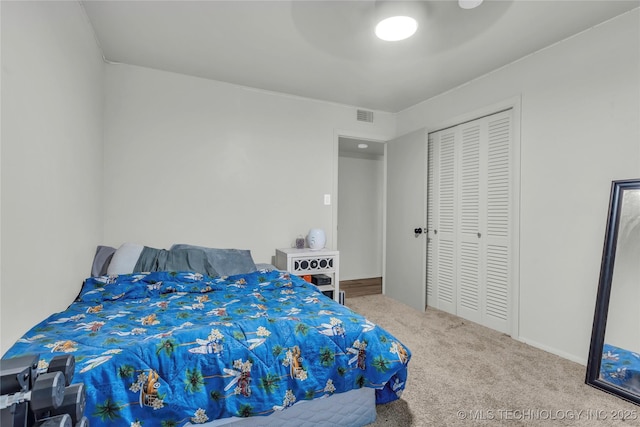 bedroom featuring carpet floors, a closet, and a ceiling fan