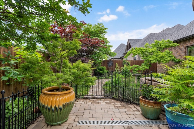gate featuring fence