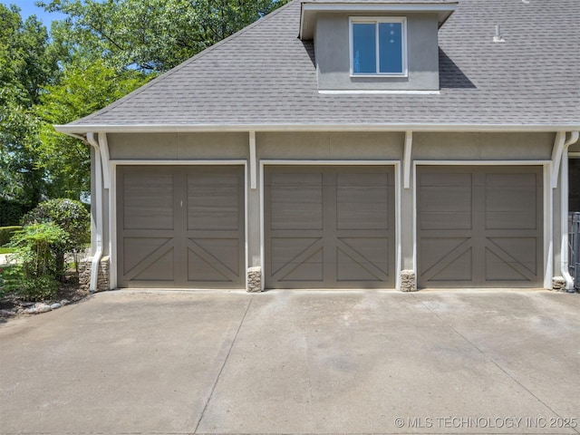 3661 S Lewis Ave, Tulsa, OK 74105 - garage with concrete driveway