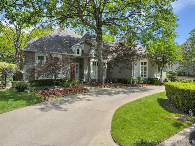 3661 S Lewis Ave, Tulsa, OK 74105 - view of front facade with stucco siding, a front lawn, and driveway