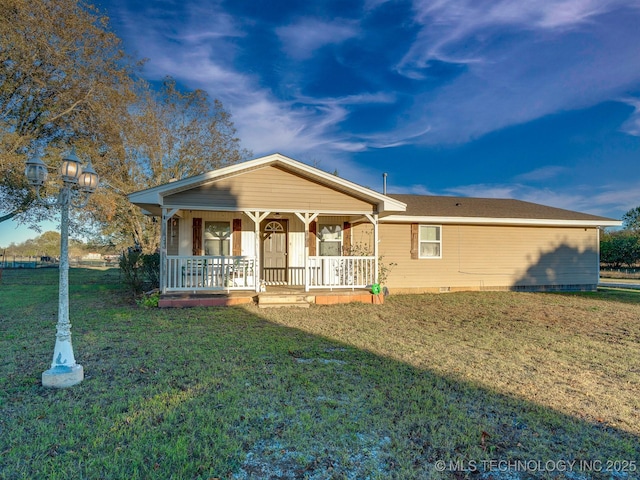 view of front of property featuring crawl space, covered porch, and a front yard