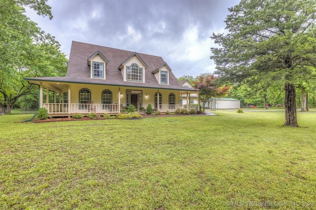 view of front of property featuring a porch, a front lawn, and a shingled roof