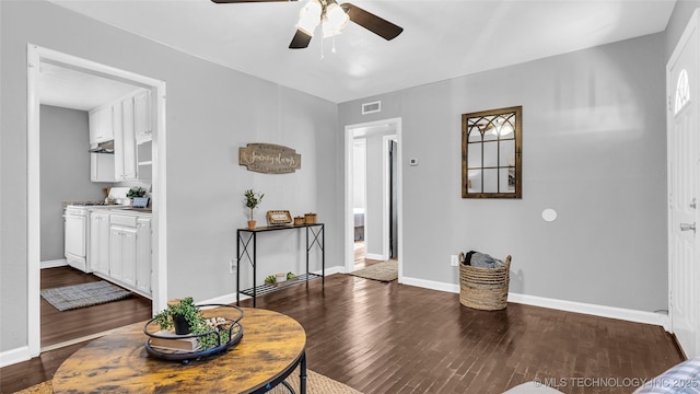 entryway featuring ceiling fan, dark wood-type flooring, and baseboards