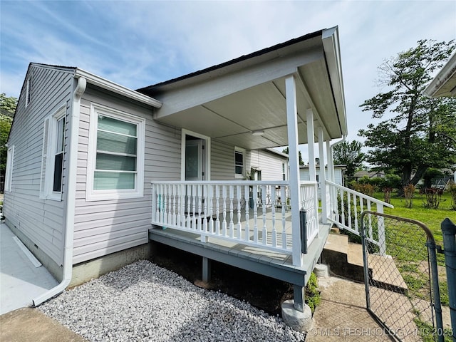 3922 S Norfolk Ave, Tulsa, OK 74105 - view of side of property featuring a porch