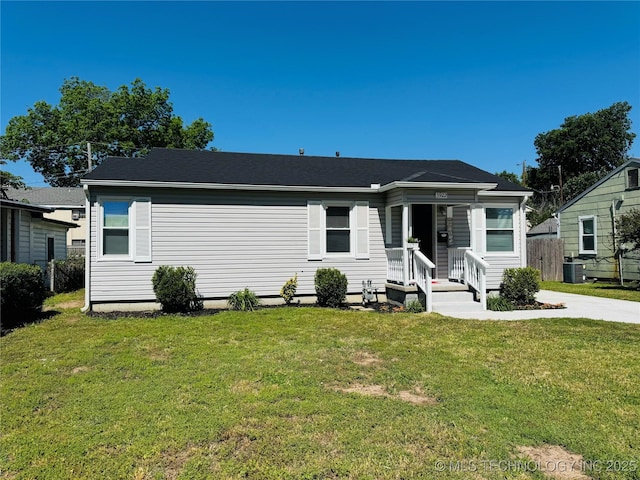 3922 S Norfolk Ave, Tulsa, OK 74105 - view of front of property featuring cooling unit and a front yard