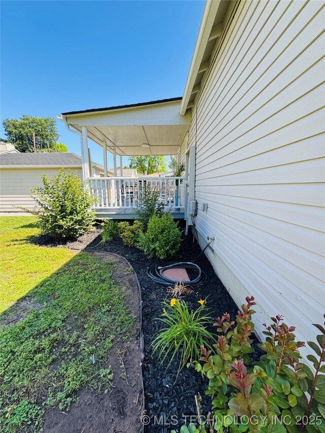 3922 S Norfolk Ave, Tulsa, OK 74105 - view of grassy yard