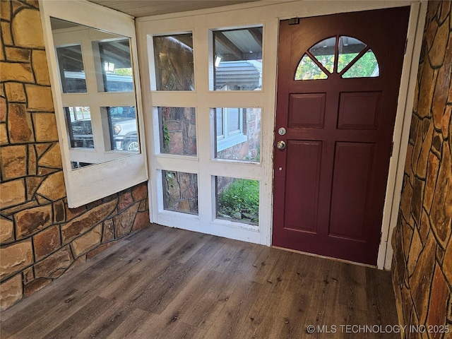 1435 E Oak St, Cushing, OK 74023 - foyer featuring dark wood-type flooring