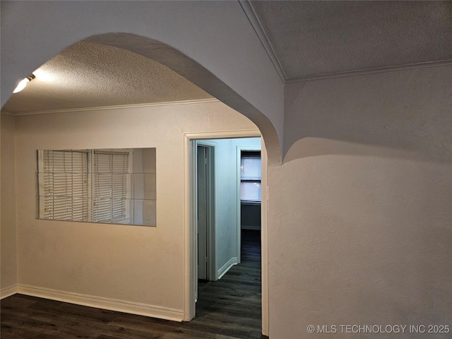 1435 E Oak St, Cushing, OK 74023 - hall featuring crown molding, arched walkways, wood finished floors, baseboards, and a textured ceiling